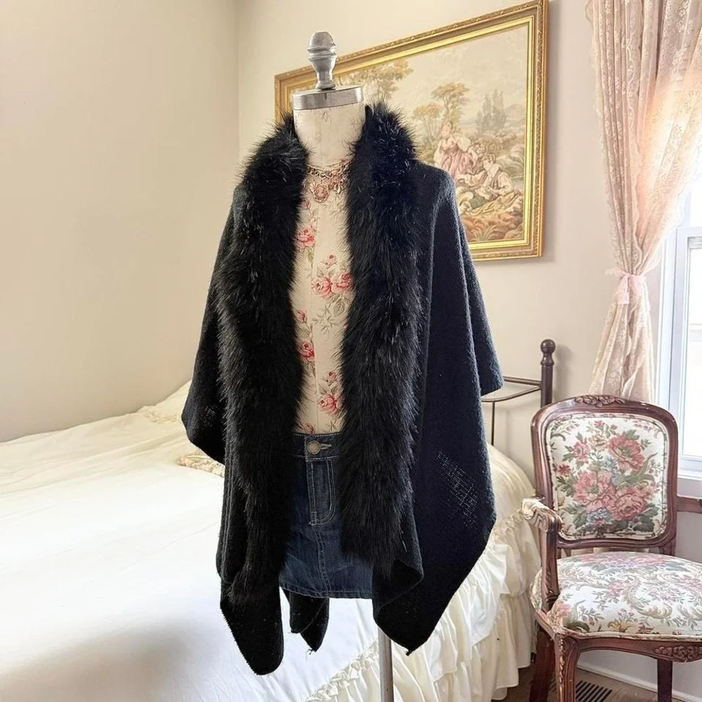 black‎ shawl  Y2K Guess black shawl one size